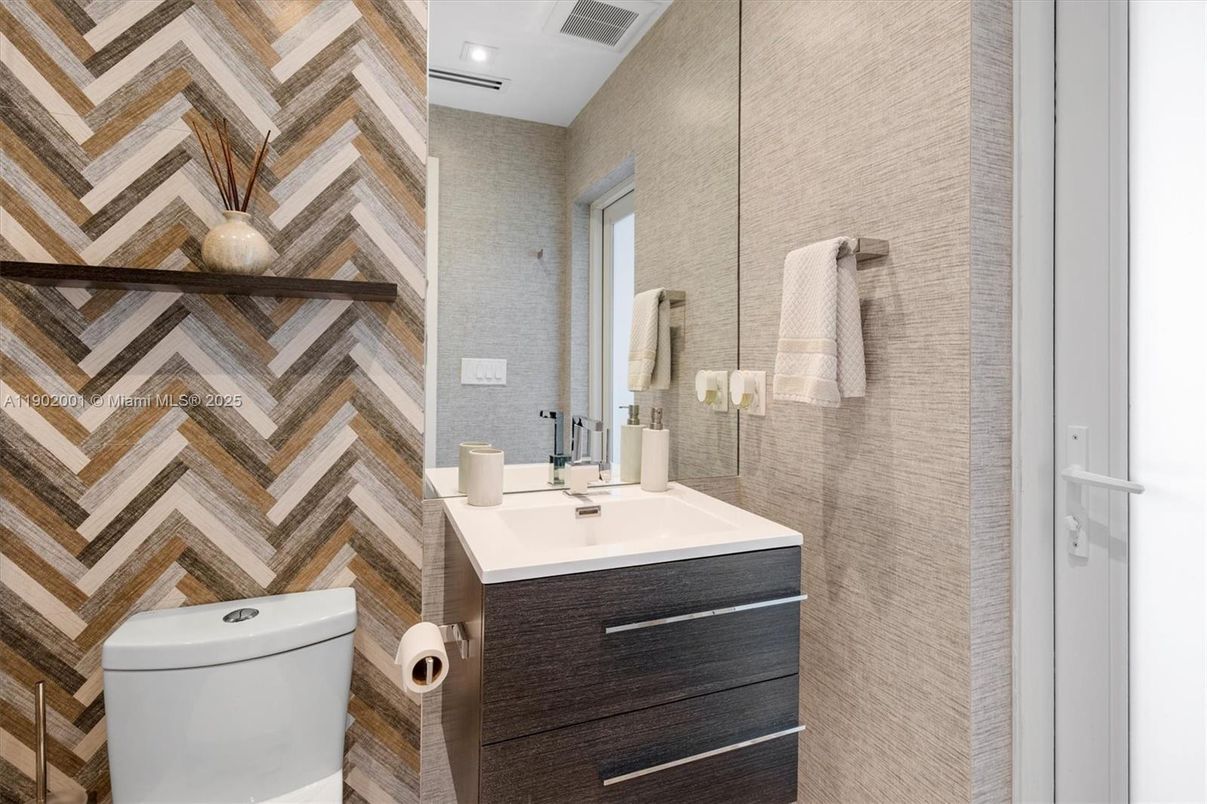 Bathroom, Interior, Recessed Lighting