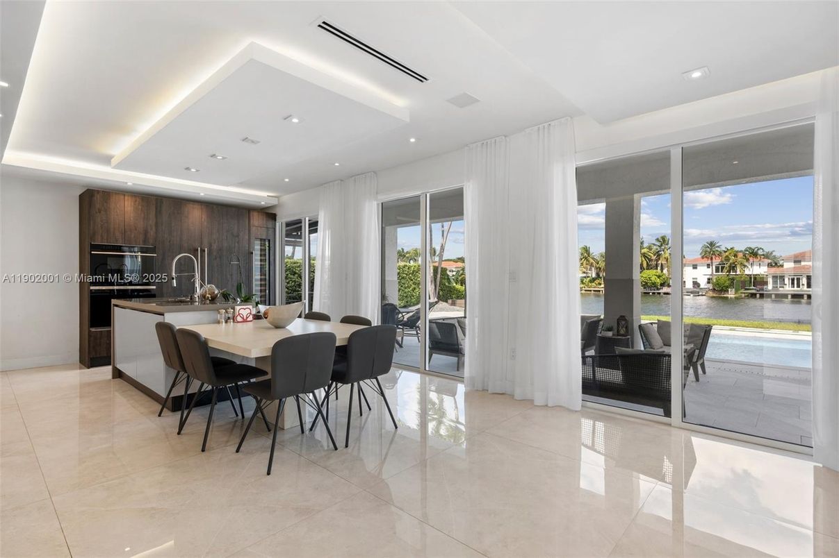 Dining room, Interior, Kitchen, Recessed Lighting, Water