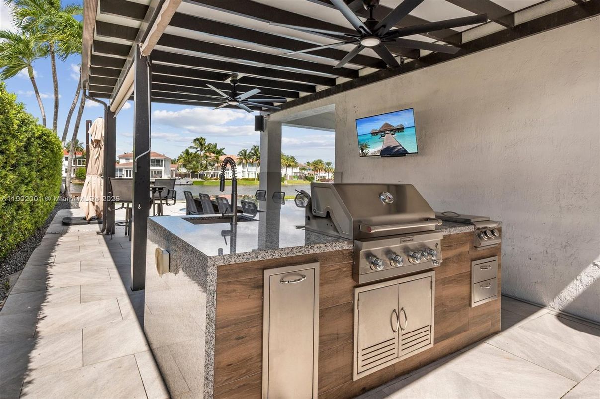 Exterior, Outdoor Kitchen