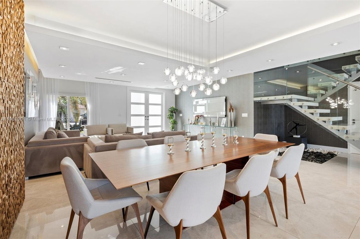 Dining room, Interior, Living room, Pendant Lights, Recessed Lighting