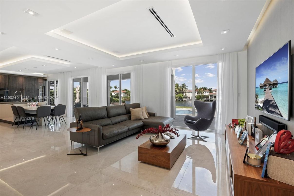 Dining room, Interior, Living room, Recessed Lighting, Water