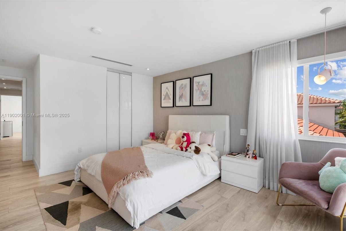 Bedroom, Interior, Pendant Lights, Recessed Lighting, Wood Texture Flooring