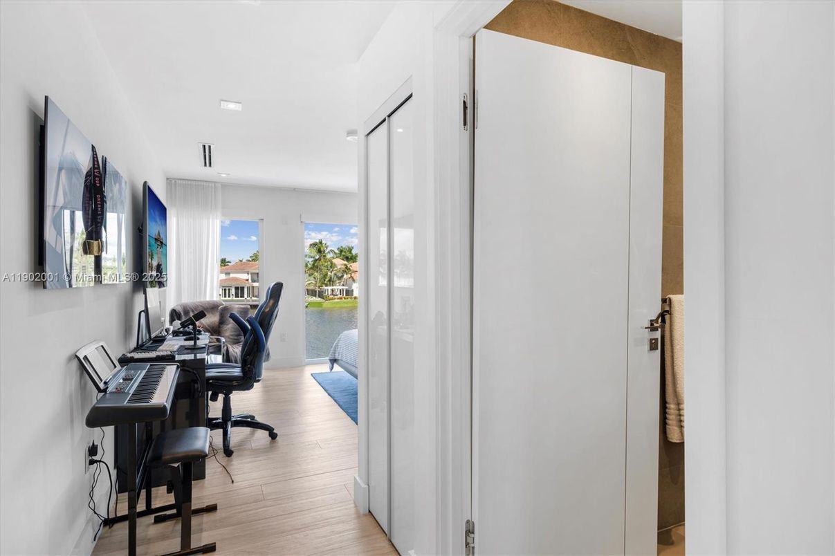 Home Office, Interior, Piano, Recessed Lighting, Wood Texture Flooring