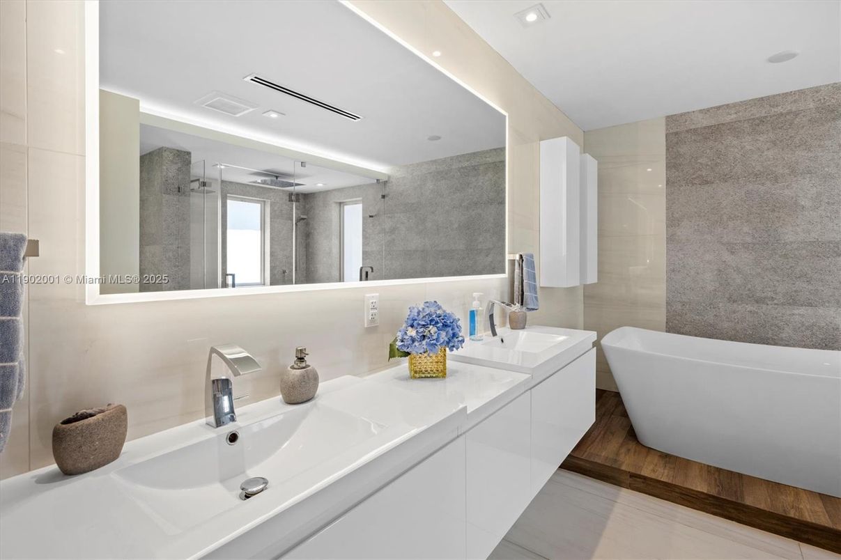 Bathroom, Dual Sink Vanities, Free Standing Baths, Glass Shower, Interior, Recessed Lighting