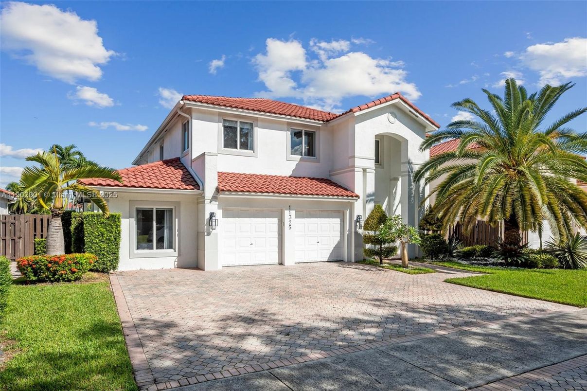 Attached, Exterior, Facade, Spanish Mediterranean