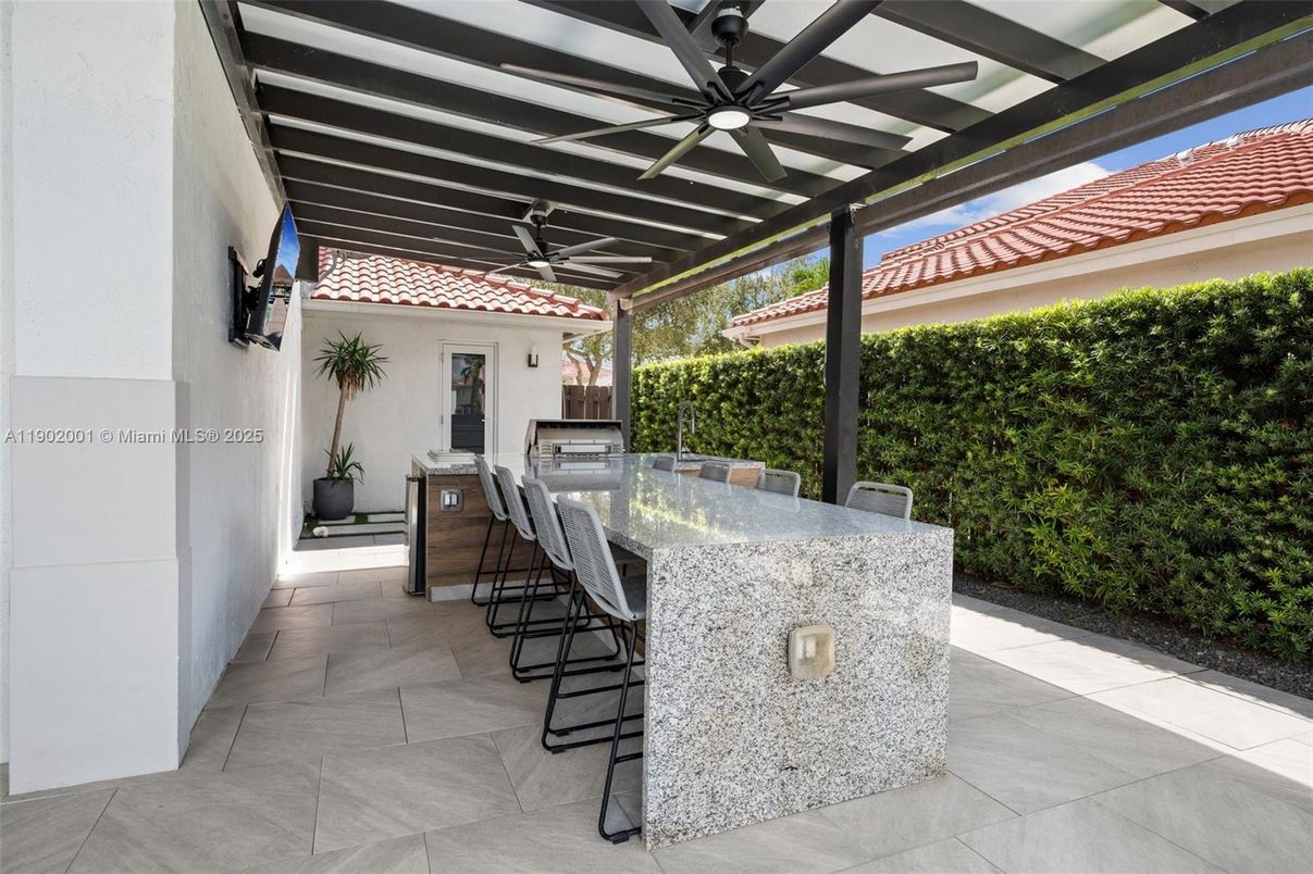 Exterior, Outdoor Kitchen