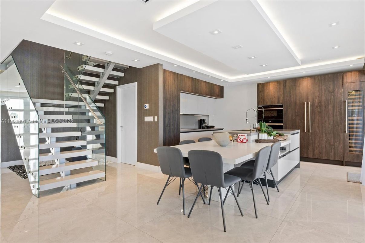 Dining room, Interior, Kitchen, Recessed Lighting