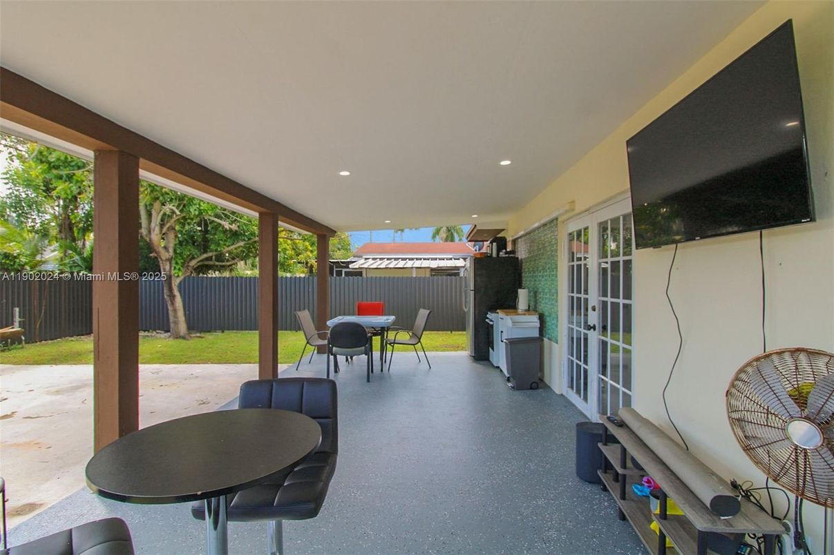 Dining room, Interior, Recessed Lighting