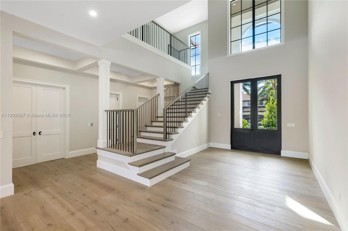 Interior, Recessed Lighting, Wood Texture Flooring