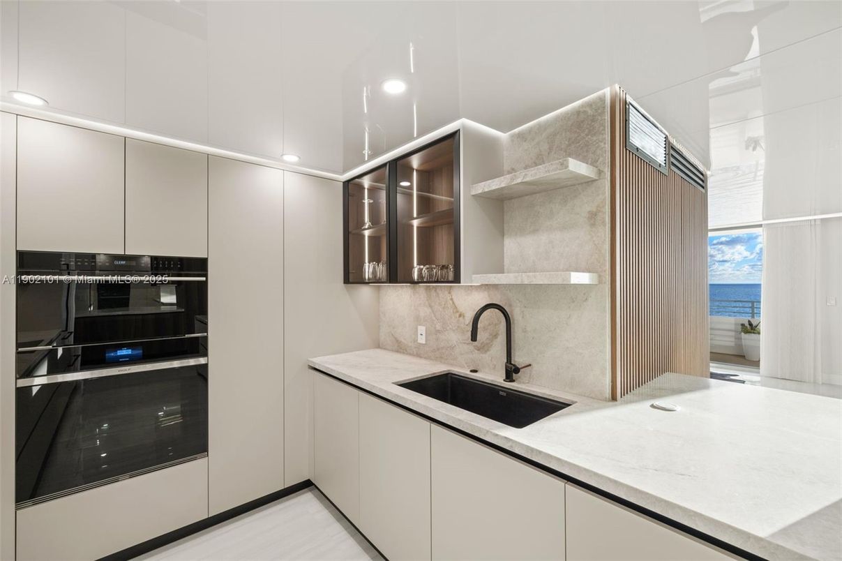 Interior, Kitchen, Recessed Lighting, Water