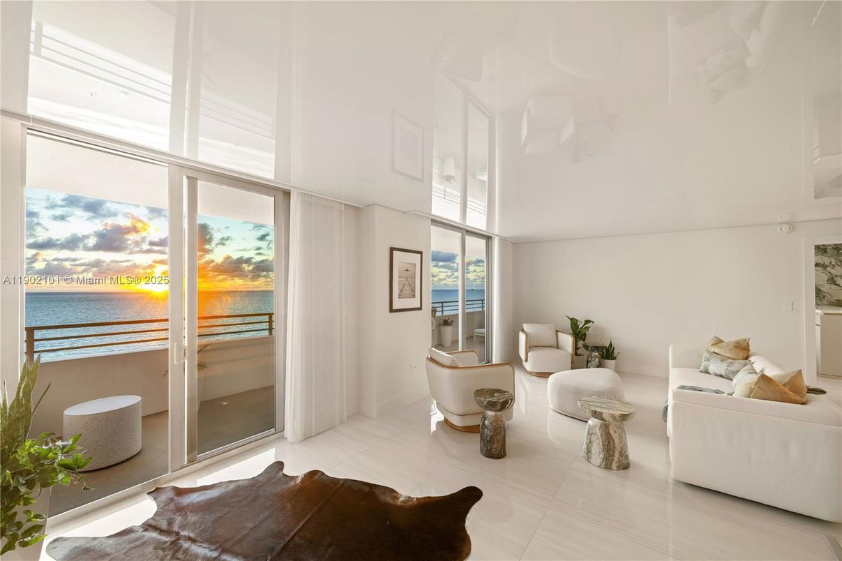 Interior, Living room, Water