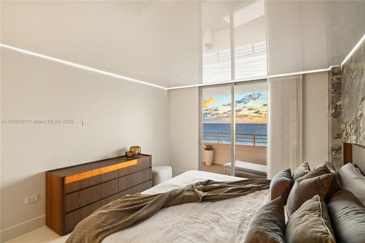 Bedroom, Interior, Water