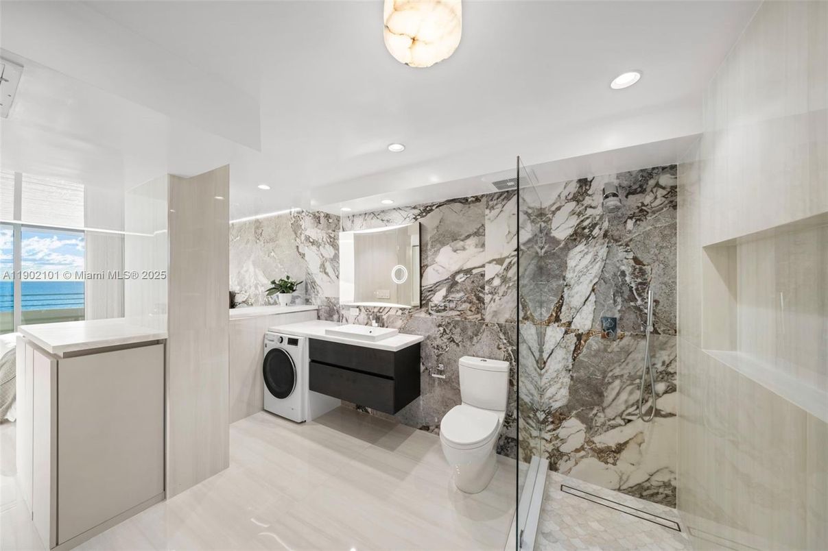 Bathroom, Interior, Marble Walls, Recessed Lighting, Water