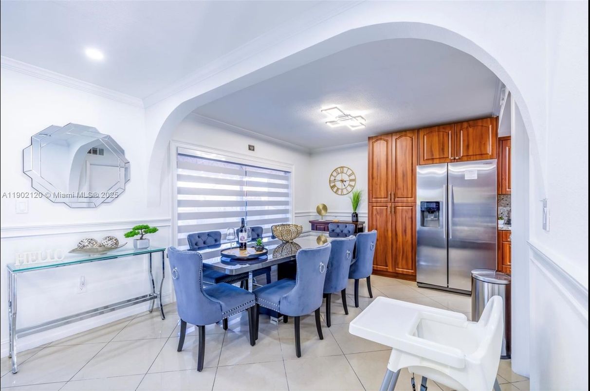 Dining room, Interior, Kitchen, Recessed Lighting, Stainless Steel Appliances