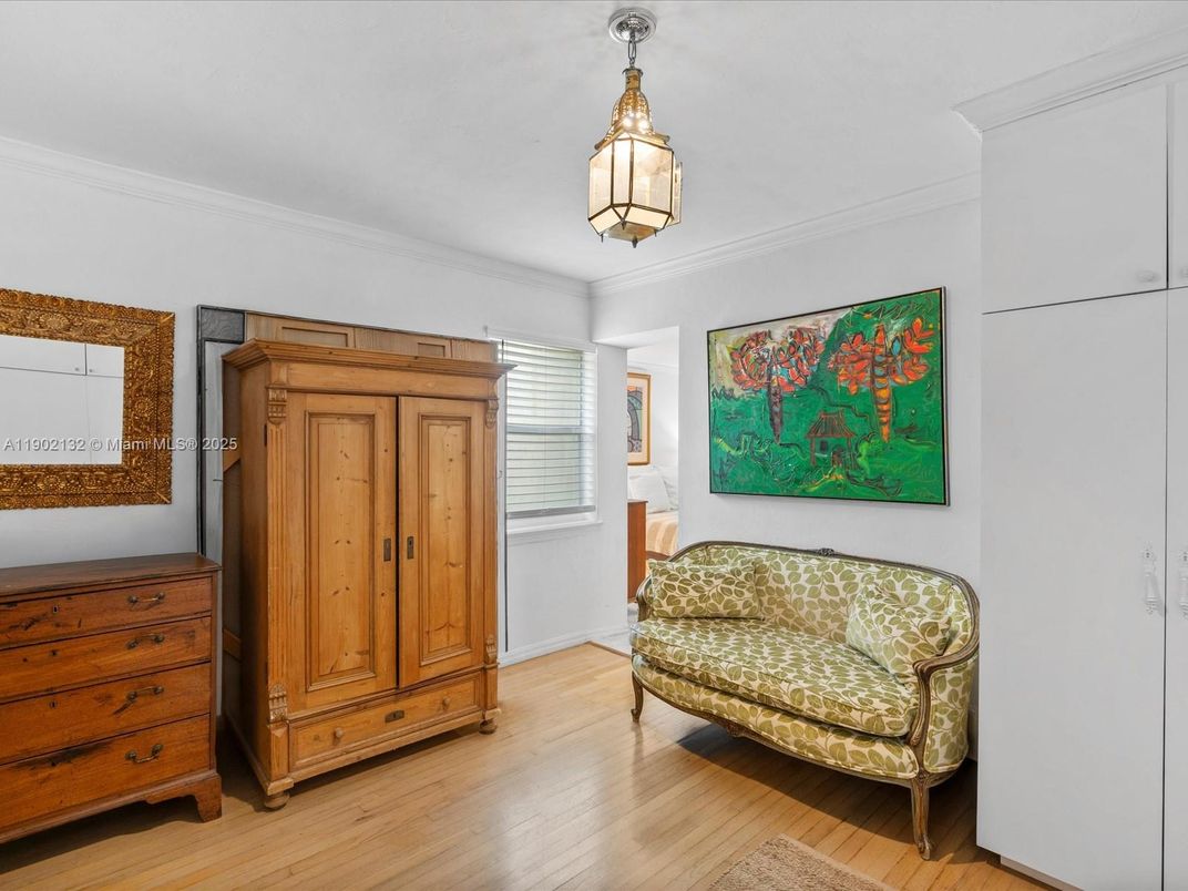Interior, Pendant Lights, Wood Texture Flooring