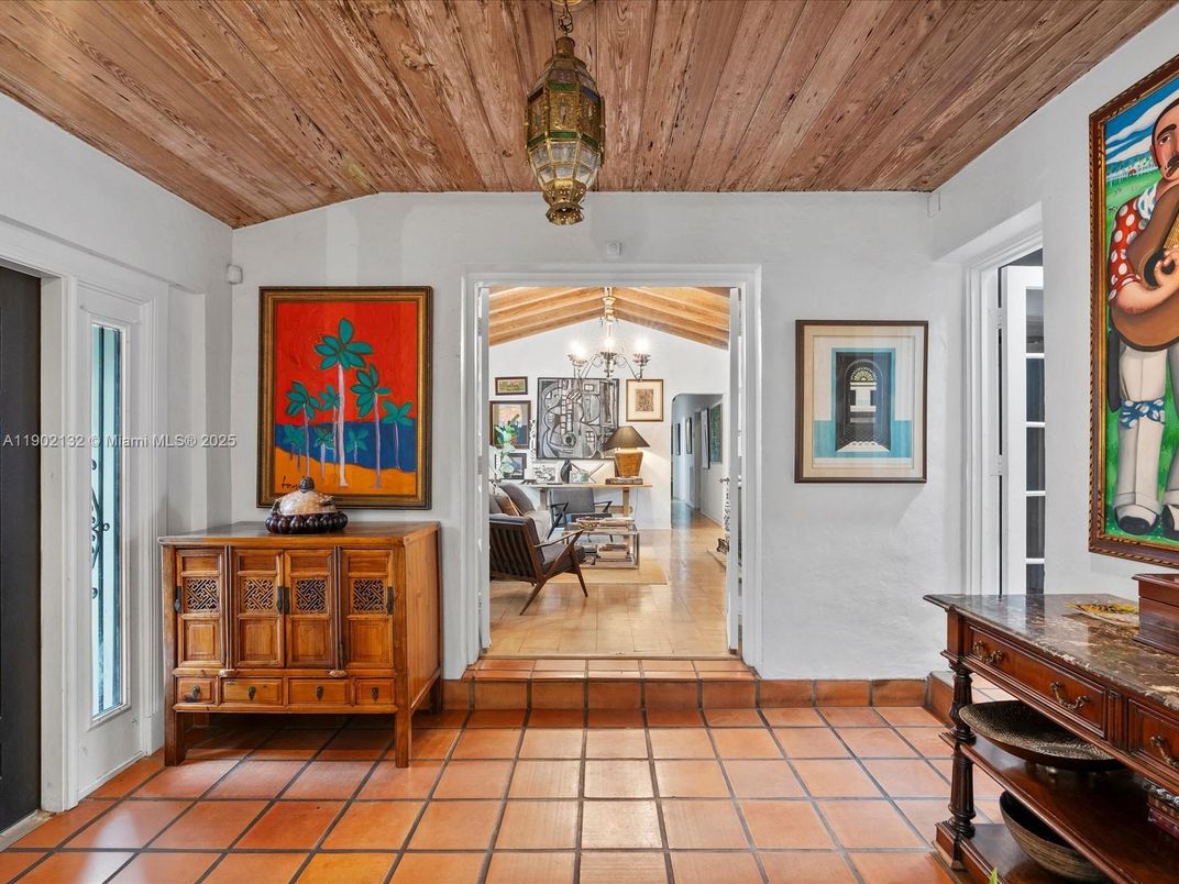Chandelier, Interior, Wooden Ceilings