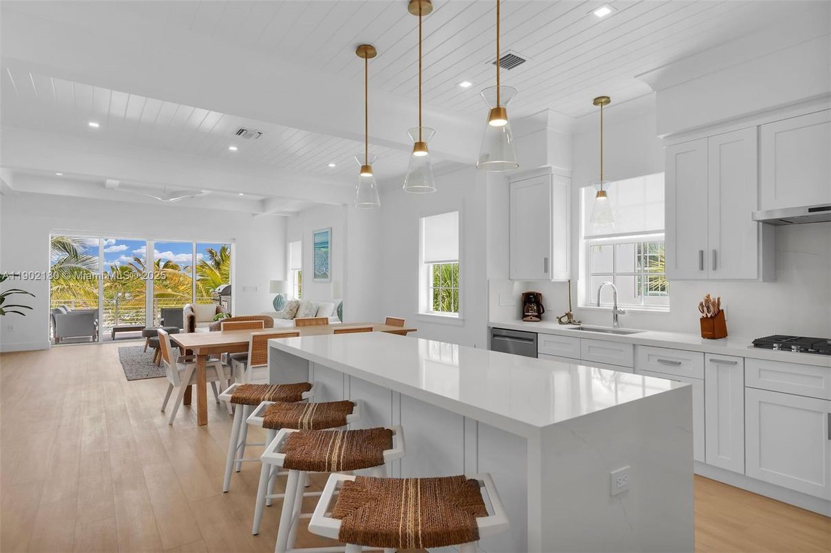 Dining room, Interior, Kitchen, Pendant Lights, Recessed Lighting, Wood Texture Flooring