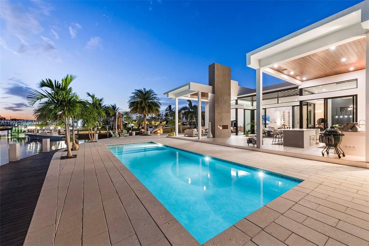 Exterior, Pool, Water