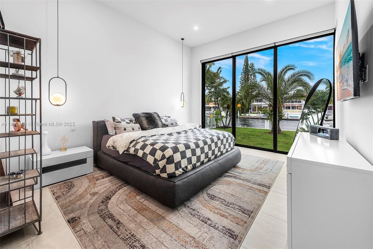 Bedroom, Interior, Pendant Lights, Recessed Lighting, Water