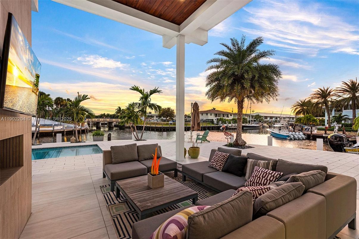 Exterior, Pool, Water