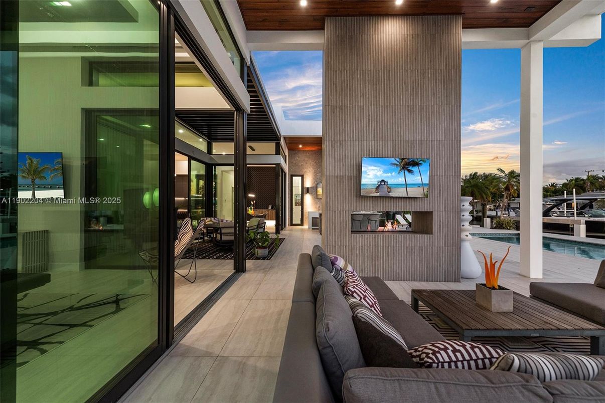 Exterior, Interior, Living room, Recessed Lighting