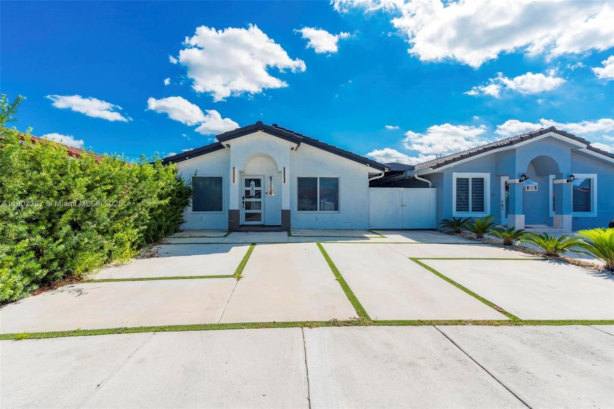 Exterior, Facade, Spanish Mediterranean