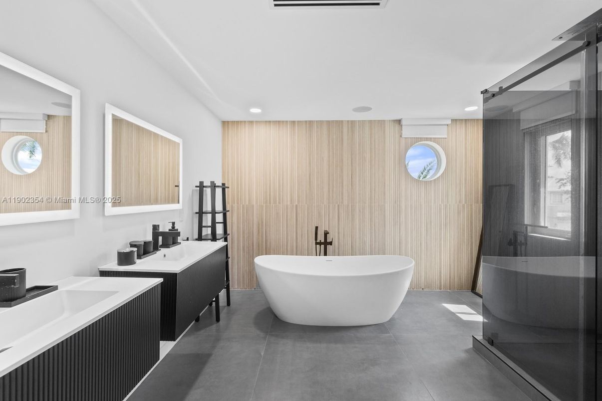 Bathroom, Dual Sink Vanities, Free Standing Baths, Interior, Recessed Lighting