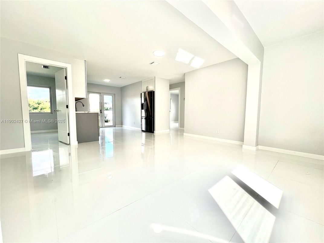 Empty room, Interior, Kitchen, Recessed Lighting