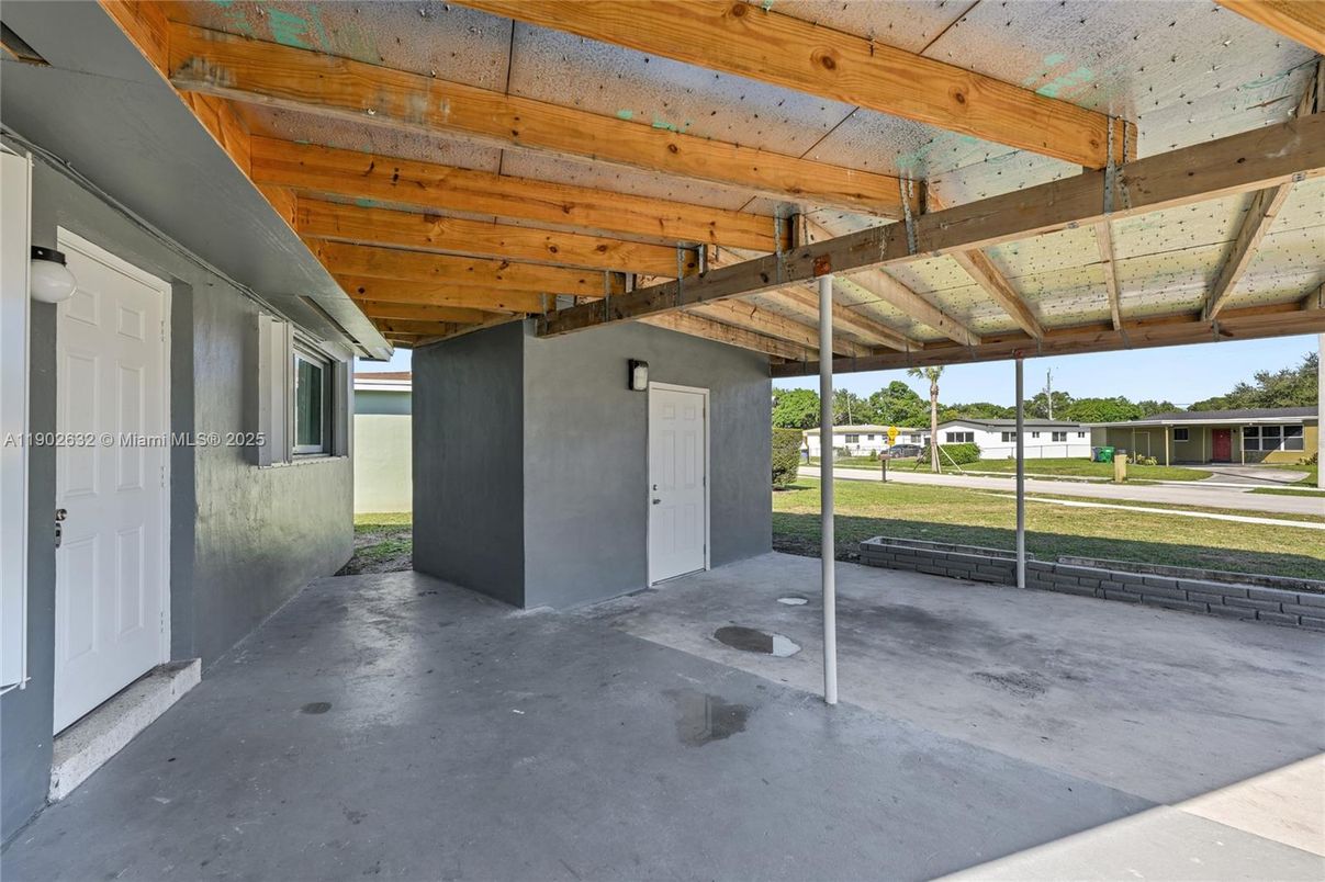 Exterior, Wooden Beams