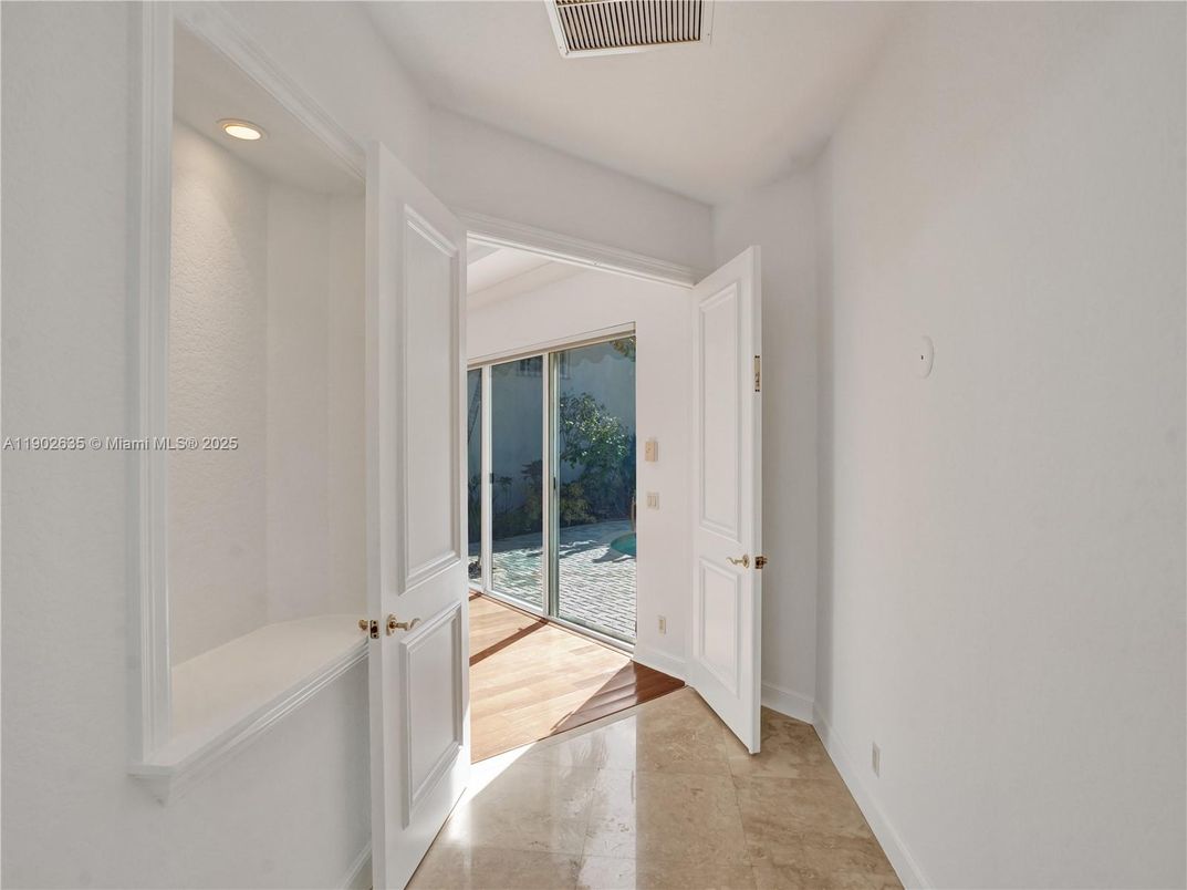 Interior, Recessed Lighting