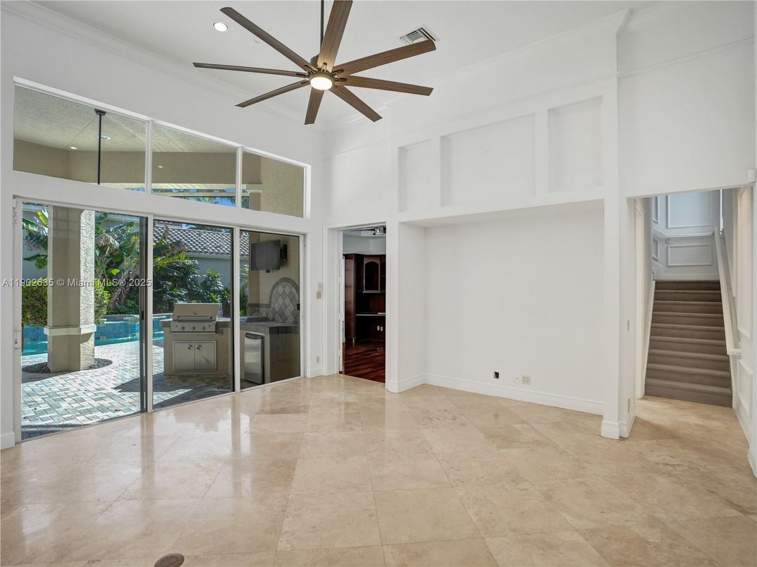 Empty room, Interior, Recessed Lighting