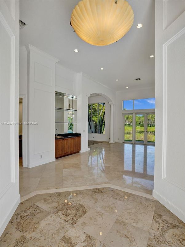 Empty room, Interior, Recessed Lighting