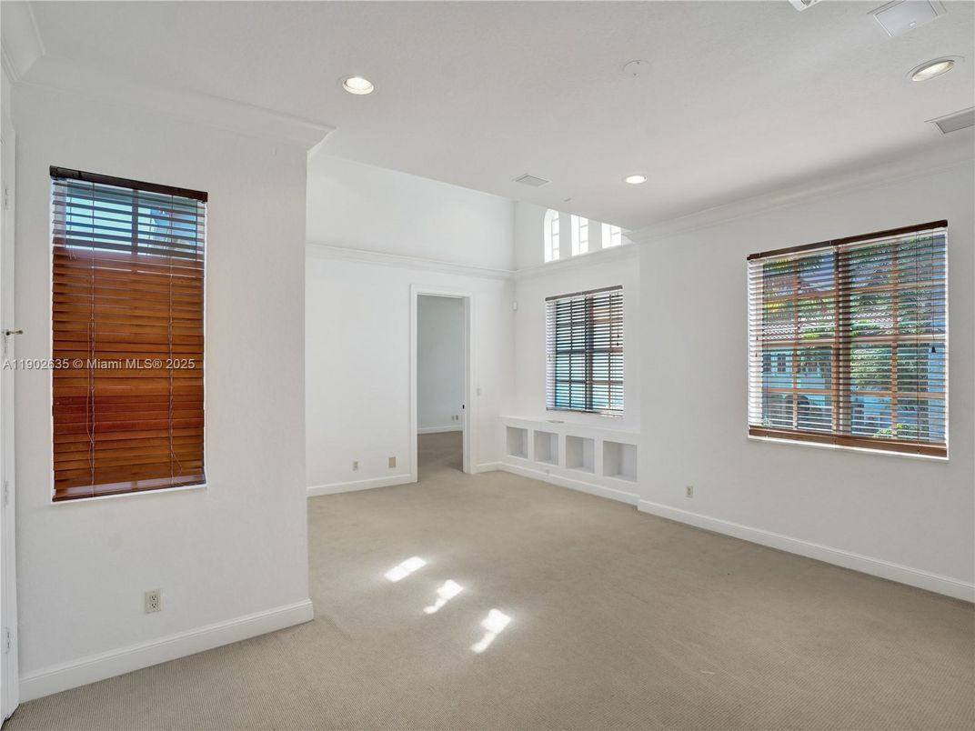 Empty room, Interior, Recessed Lighting