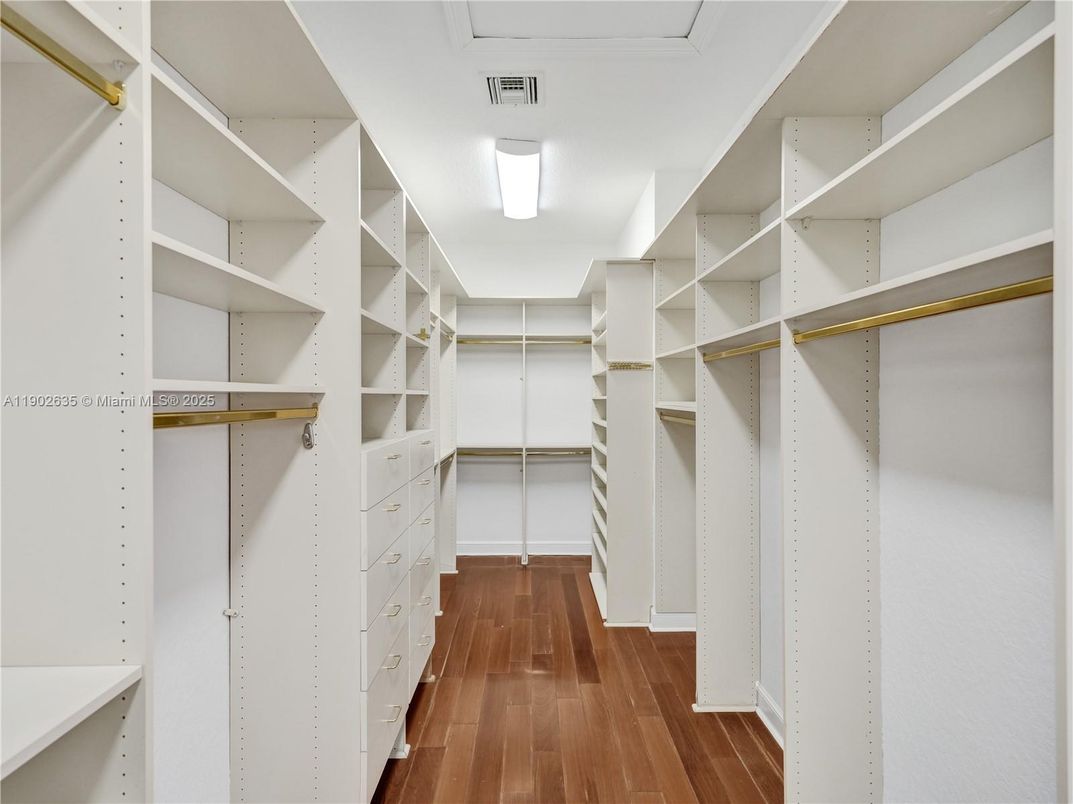 Interior, Walk-in Closets, Wood Texture Flooring