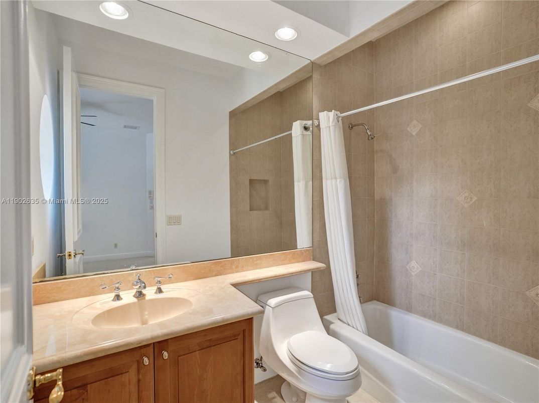 Bathroom, Interior, Recessed Lighting