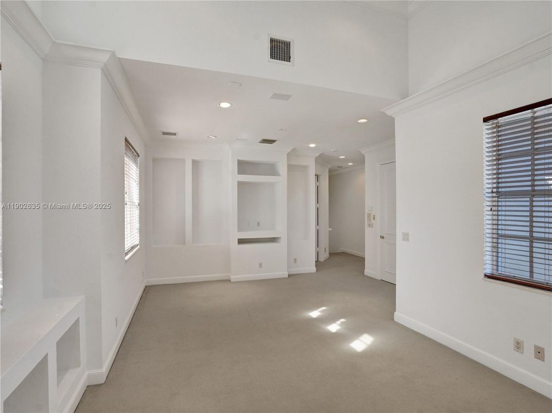 Empty room, Interior, Recessed Lighting