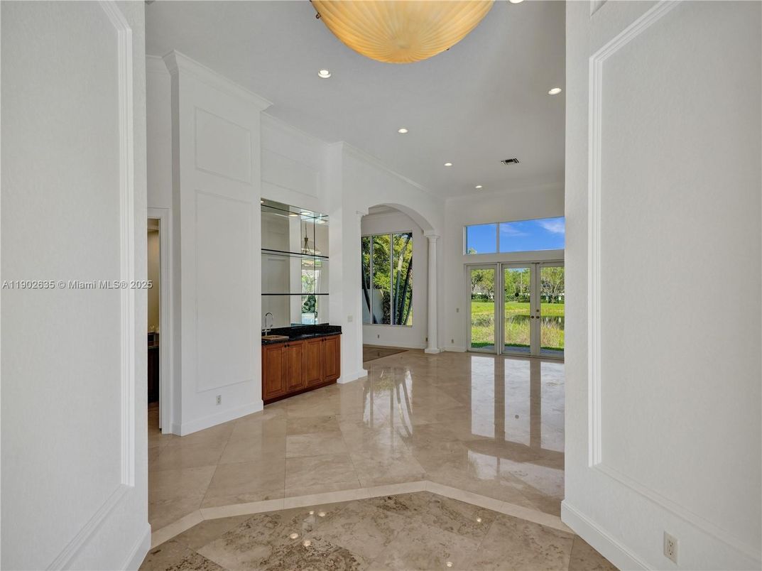 Empty room, Interior, Recessed Lighting