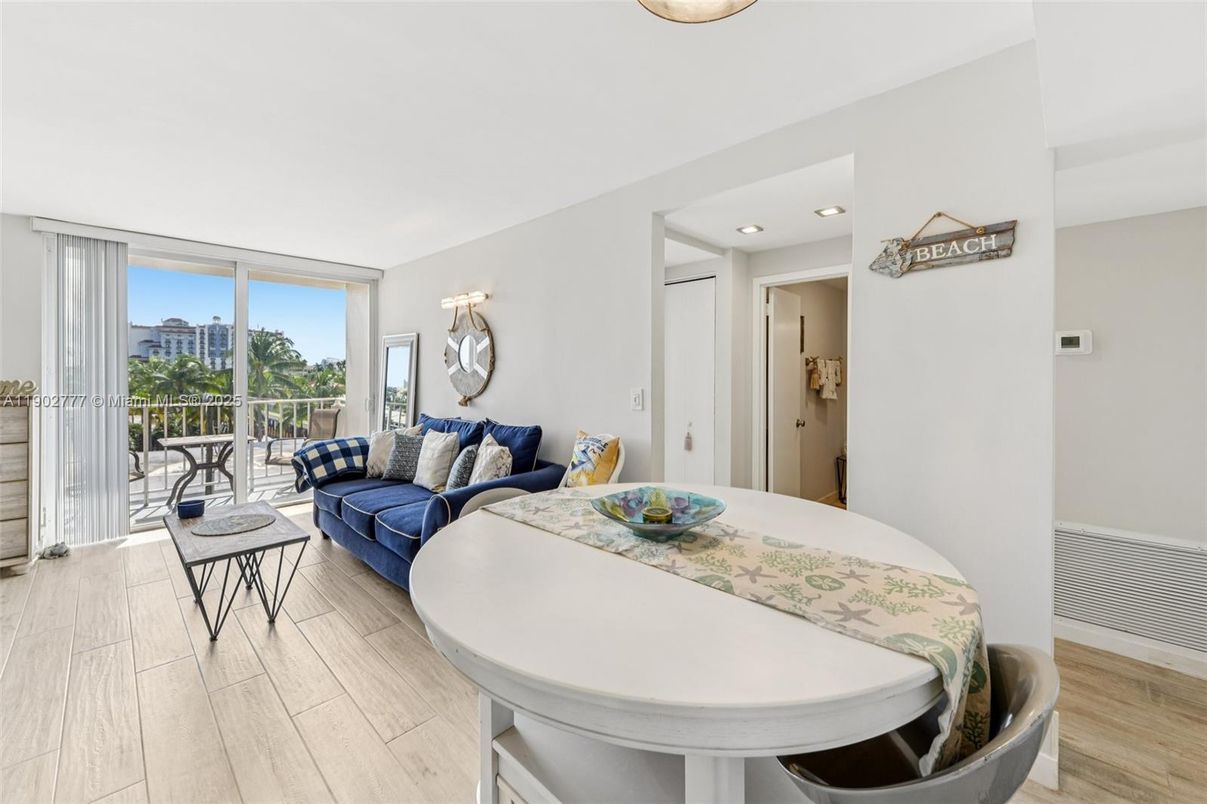 Dining room, Interior, Living room, Recessed Lighting, Wood Texture Flooring