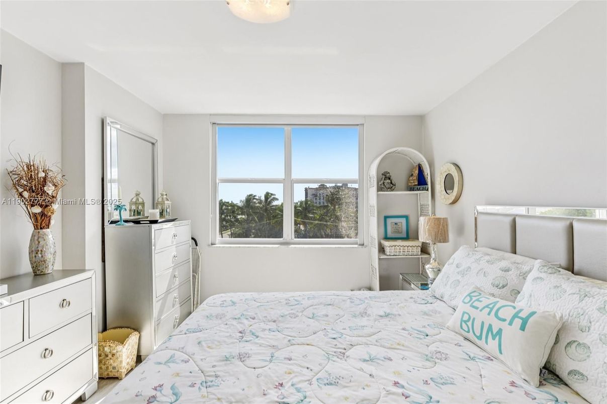 Bedroom, Interior, Water