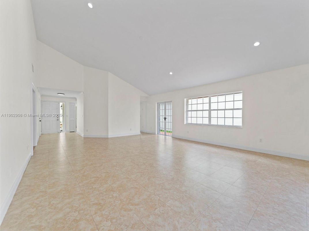 Empty room, Interior, Recessed Lighting