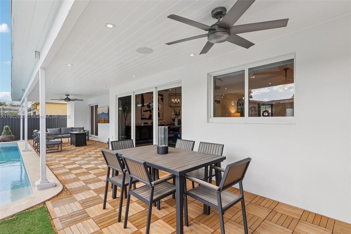 Exterior, Pool, Recessed Lighting