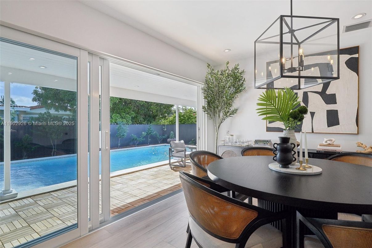 Dining room, Interior, Pendant Lights, Pool, Recessed Lighting, Wood Texture Flooring
