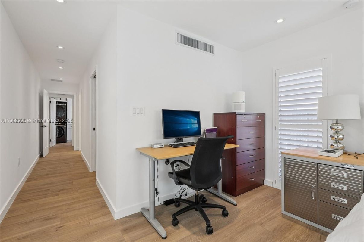 Home Office, Interior, Recessed Lighting, Wood Texture Flooring