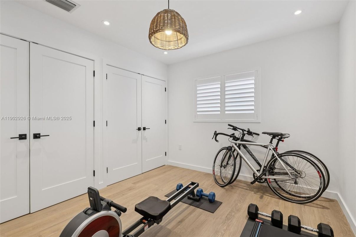 Fitness Equipment, Interior, Recessed Lighting, Wood Texture Flooring