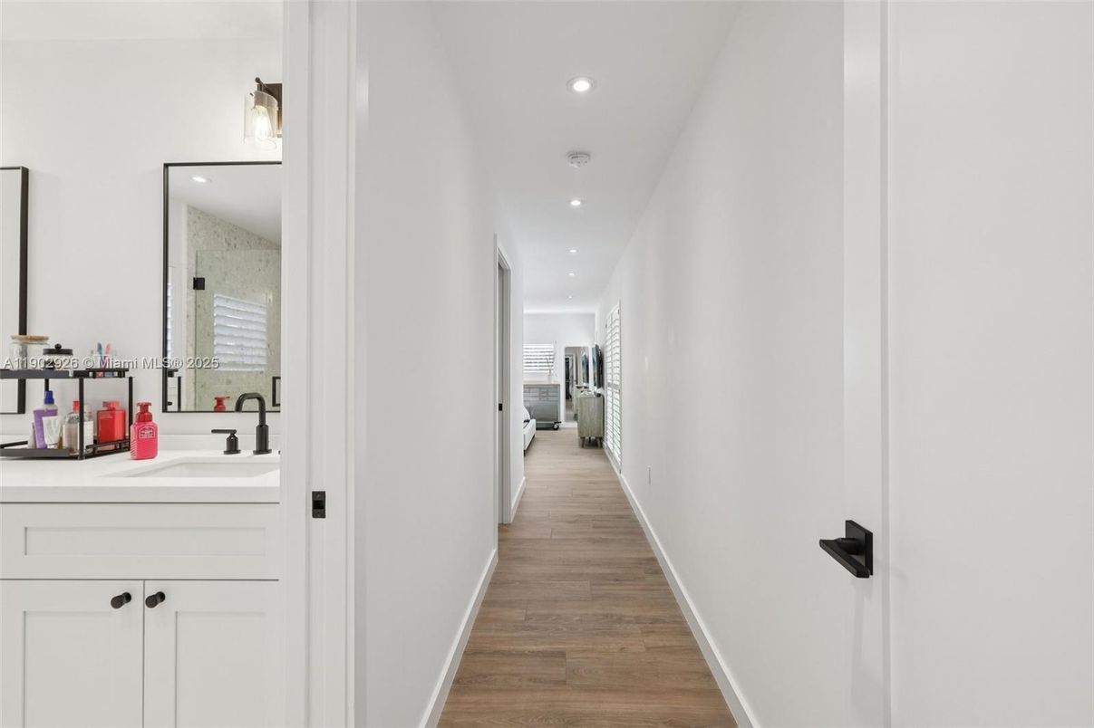 Interior, Recessed Lighting, Wood Texture Flooring