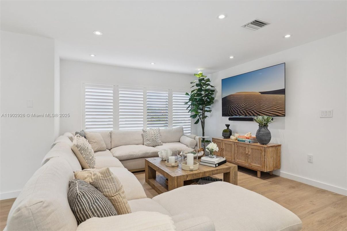 Interior, Living room, Recessed Lighting, Wood Texture Flooring