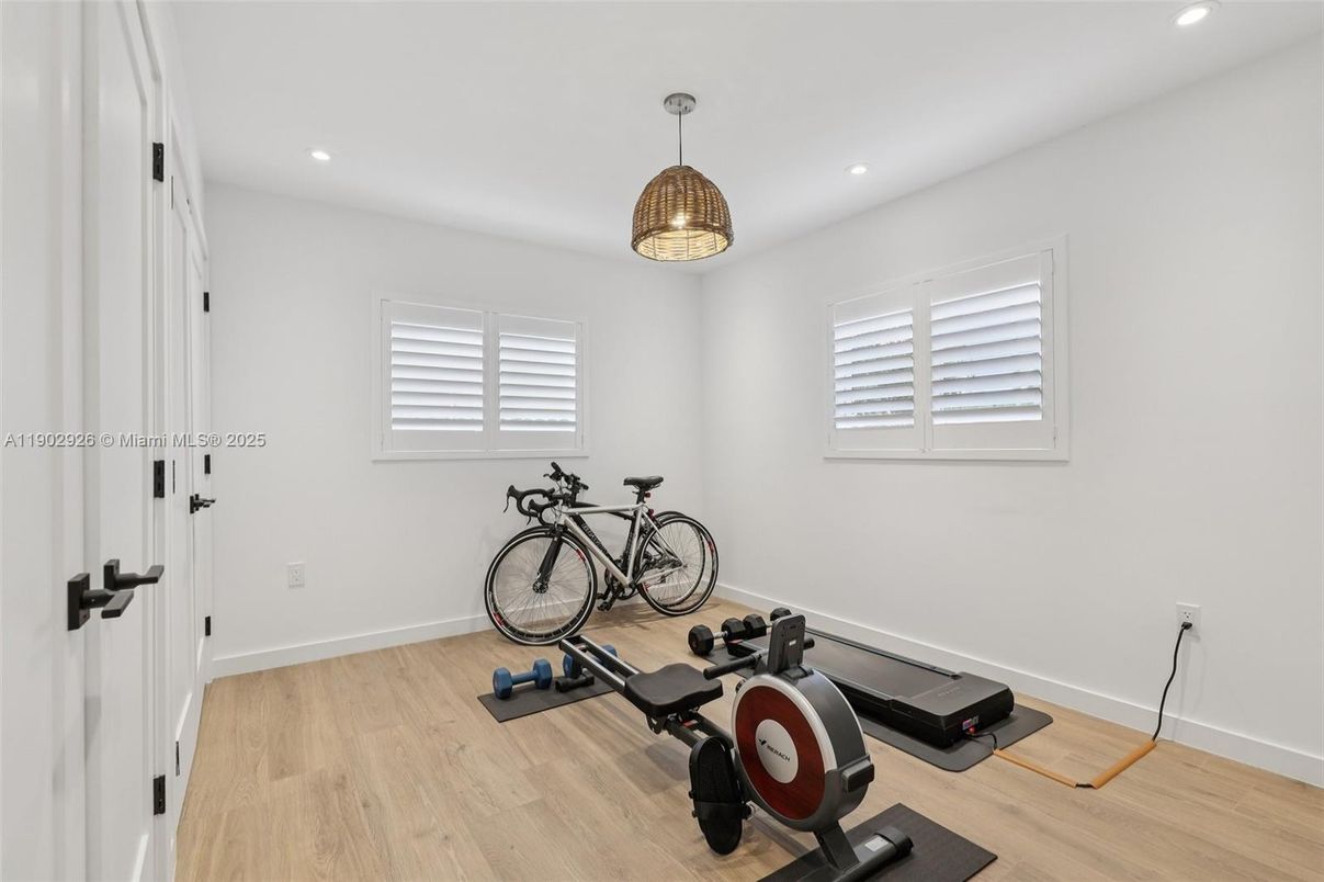 Fitness Equipment, Interior, Recessed Lighting, Wood Texture Flooring