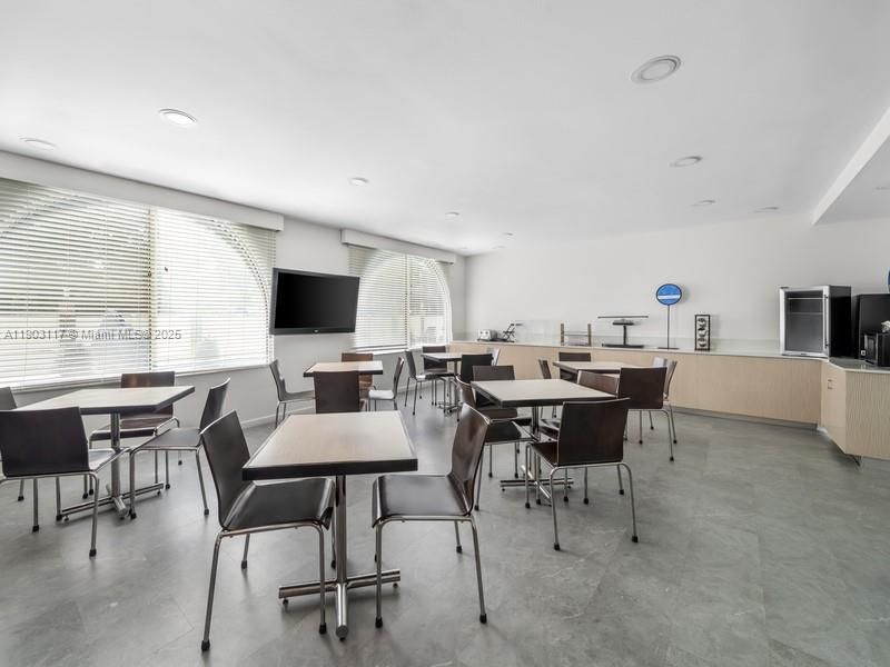 Dining room, Interior, Recessed Lighting