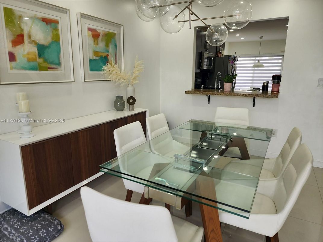 Dining room, Interior