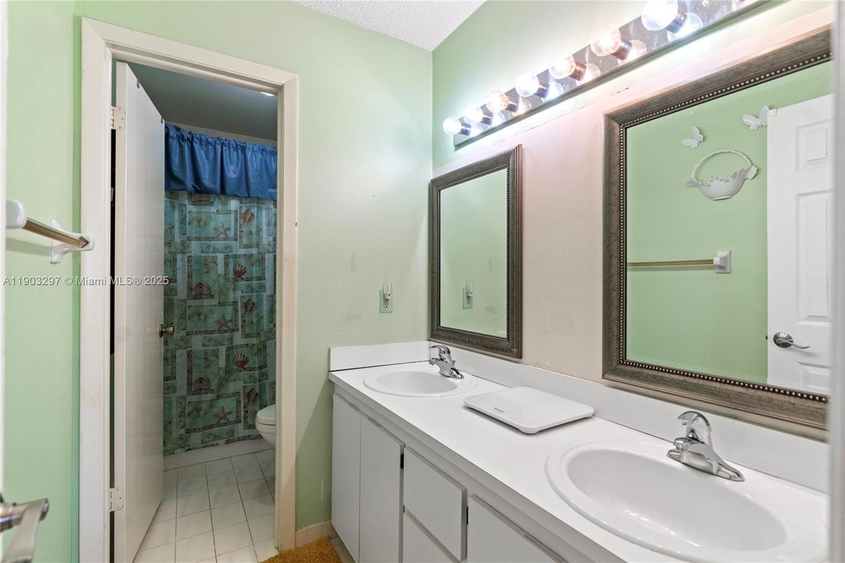Bathroom, Dual Sink Vanities, Interior
